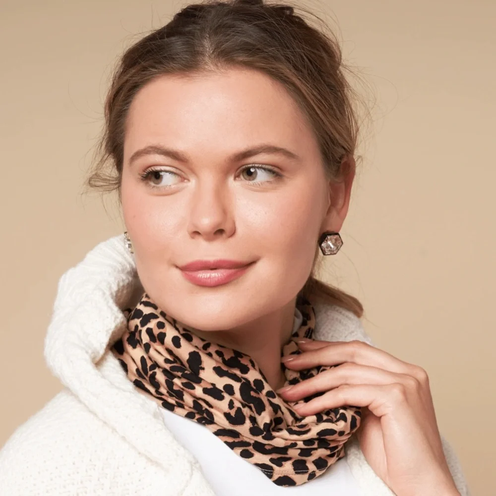 LELE SADOUGHI NWT AUTHENTIC LEOPARD PRINT SOFT STRETCH GAITER